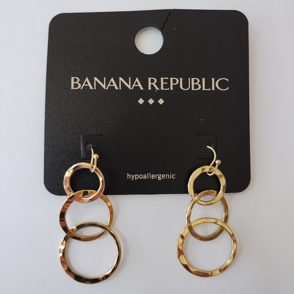 Banana Republic Factory Store Triple Interlocking Gold Tone Loop Earrings - NWT